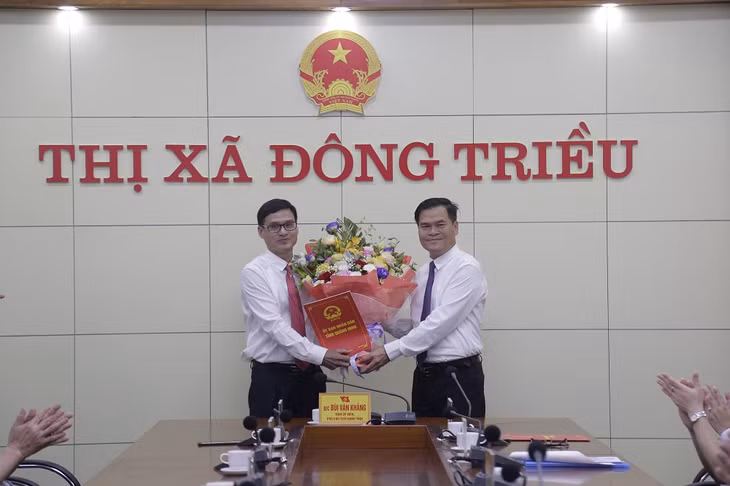 PCT Khắng trao QD