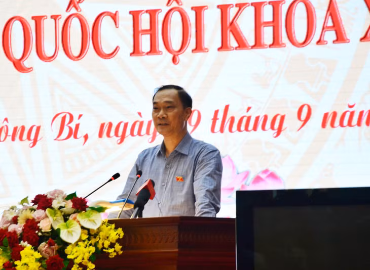 ĐBQH Vũ Hồng Thanh thông tin nhanh về nội dung của Kỳ họp thứ 10, Quốc hội khóa XIV cho các cử tri của TP Uông Bí.