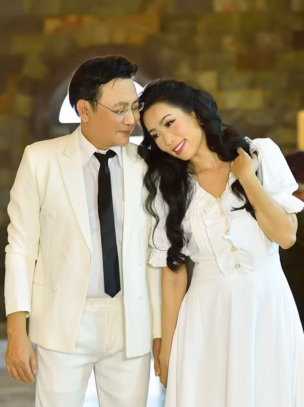 Vợ chồng Trịnh Kim Chi xây dựng hôn nhân trên quan điểm tin tưởng, thấu hiểu, tôn trọng. Ảnh: Thái Nhàn.