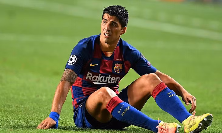 Suarez vẫn chưa được bật đèn xanh sang Atletico. Ảnh: Reuters