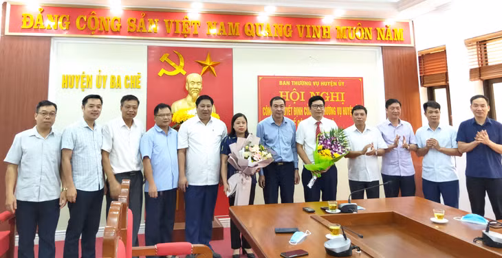 Ban Thường vụ Huyện ủy Ba Chẽ công bố quyết định về công tác cán bộ, tháng 8/2020.