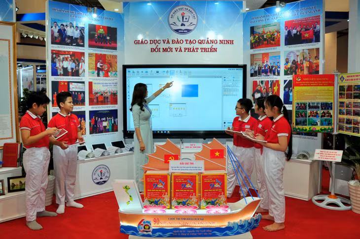 Sở GD&ĐT tỉnh giới thiệu tại Triển lãm các công nghệ tiên tiến hiện đang được ứng dụng trong các phòng học thông minh.