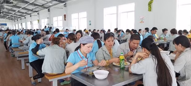 Ăn ca tại Công ty TNHH may mặc Hoa Lợi Đạt