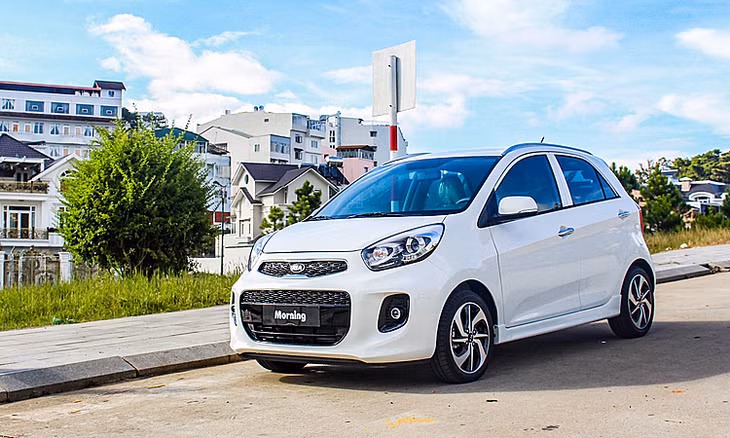 Một mẫu Morning lăn bánh trên phố. Ảnh: Kia Trường Chinh