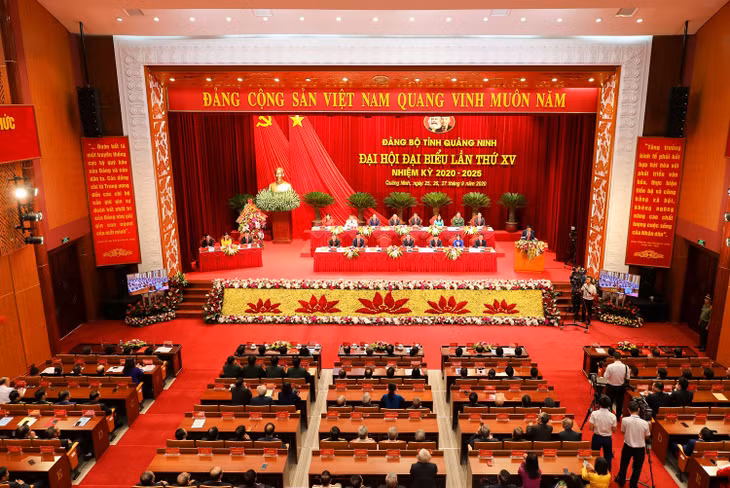 Toàn cảnh