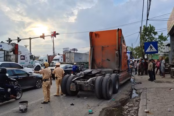 Vụ tai nạn khiến cung đường ùn tắc