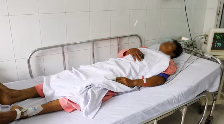 Bệnh nhân bị rắn cắn vẫn đang nằm điều trị tại Bệnh viện Chợ Rẫy.