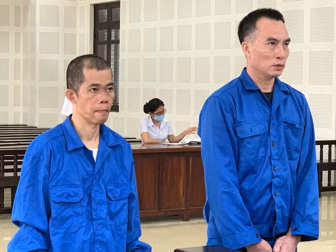 Ban Wei Bing (bìa trái) và Ban Shan Ke tại toà. Ảnh: Ngọc Hồ.