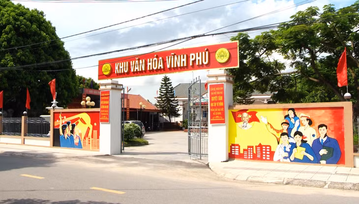 Cổng khu văn hóa Vĩnh Phú, phường Mạo Khê, TX Đông Triều được người dân trang hoàng đẹp mắt