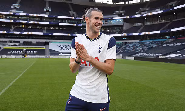 Gareth Bale trong buổi ra mắt Tottenham. Ảnh: Tottenham FC.