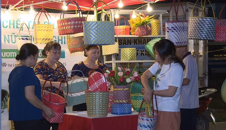 Ngày phụ nữ sáng tạo – khởi nghiệp đã thu hút 20 gian hàng đại diện các doanh nghiệp nữ trong tỉnh 