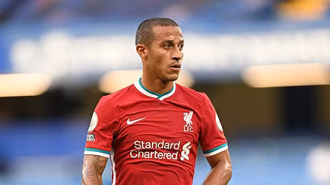Thiago vẫn chưa thể có trận chính thức cho Liverpool.
