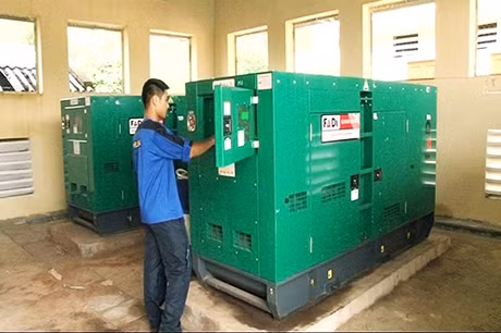 Vận hành hệ thống máy phát điện diezen tại xã đảo Cái Chiên.