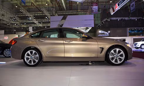 Mẫu xe đầu tiên trong dòng coupe hạng trung được thiết kế 4 cửa của hãng BMW.
