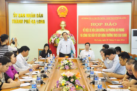 Quang cảnh buổi họp báo.