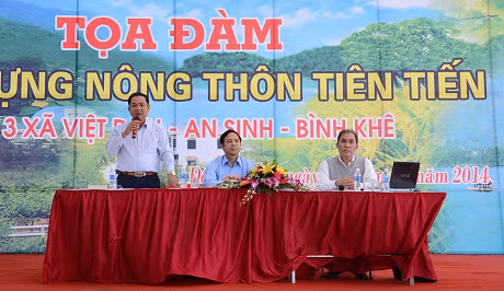 Đồng chí Vũ Văn Học, Chủ tịch UBND huyện Đông Triều trao đổi tại buổi tọa đàm