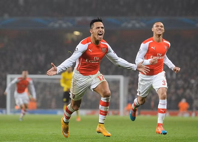 Sanchez góp công lớn đưa Arsenal vào vòng knock-out. (Nguồn: DM)