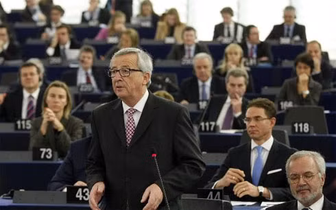 Chủ tịch Ủy ban châu Âu Jean-Claude Juncker phát biểu tại Nghị viện châu Âu hôm 26/11 (Ảnh AP)
