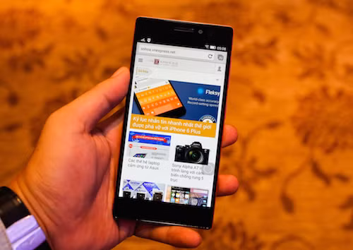 Lenovo Vibe X2 với thiết kế 3 lớp màu sắc đẹp mắt. Ảnh: Huy Đức.