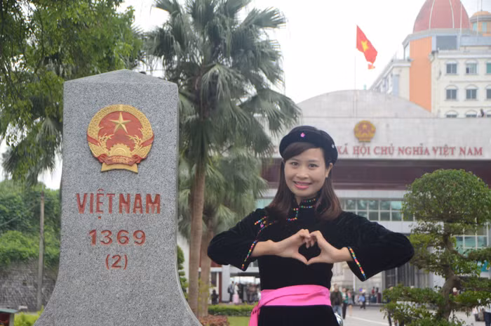 Nở nụ cười chân thành, cởi mở, thân thiện và lịch thiệp