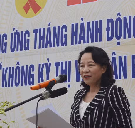Đồng chí Phó Chủ tịch UBND tỉnh Vũ Thị Thu Thủy phát biểu chỉ đạo.