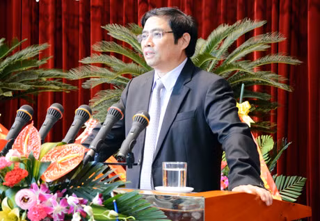 Đồng chí Phạm Minh Chí, Ủy viên BCH Trung ương Đảng, Bí thư Tỉnh ủy phát biểu tại Đại hội.