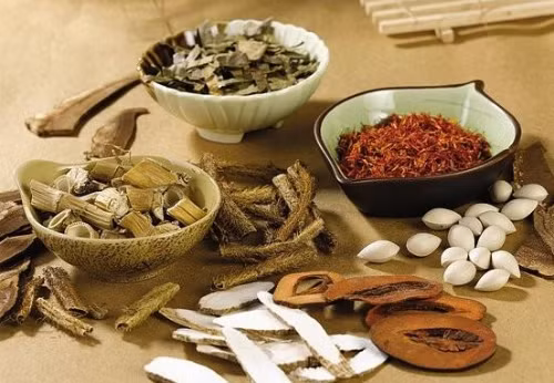 Việc sử dụng thuốc Đông y thường theo nguyên tắc quân bình âm dương. Ảnh minh họa.