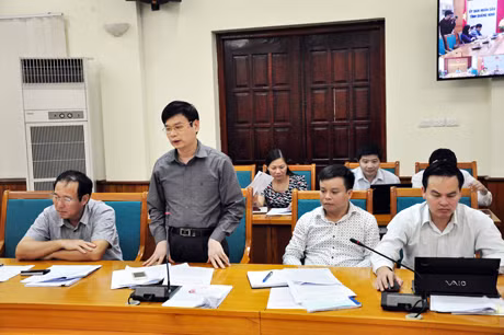 Đại diện Sở Kế hoạch và Đầu tư báo cáo tình hình triển khai các dự án.
