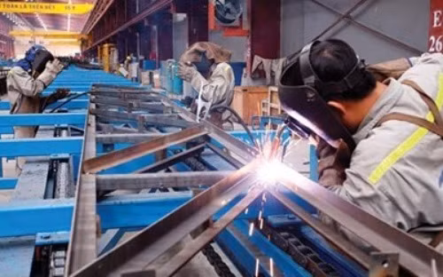 Nghị quyết mới được Quốc hội thông qua hôm 28/11 đã nhấn mạnh yêu cầu tiếp tục thực hiện đề án tổng thể tái cơ cấu nền kinh tế, để đến cuối năm 2015 bảo đảm cơ bản hoàn thành.