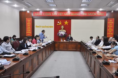 Quang cảnh buổi làm việc