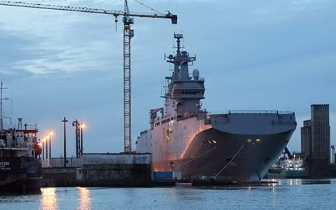 Tàu Mistral mà Pháp đã ngừng bàn giao cho Nga (Ảnh RT)