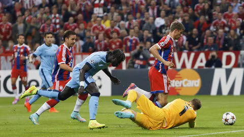Nhiệm vụ thắng Bayern để duy trì hy vọng đi tiếp xem ra là quá sức với Man City (áo xanh)