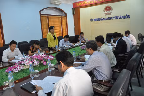 Ban Văn hóa, Xã hội HĐND tỉnh làm việc tại huyện Vân Đồn 