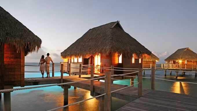 Chọn những địa điểm vắng, thời gian nghỉ ngắn ngày là cách tiết kiệm chi phí (Ảnh minh họa)
