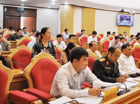 Lãnh đạo huyện Đông Triều phát biểu tại hội nghị.