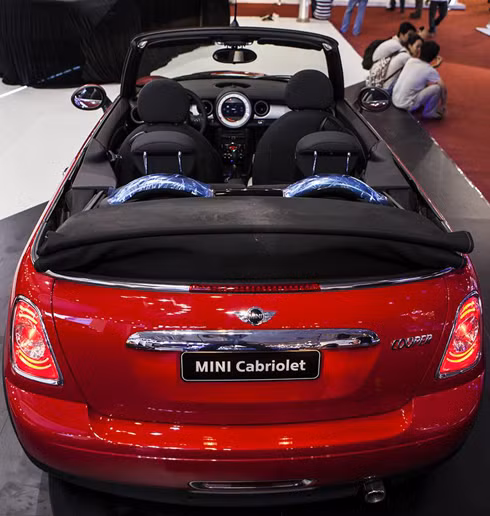 Phiên bản mui xếp của Mini Cooper.
