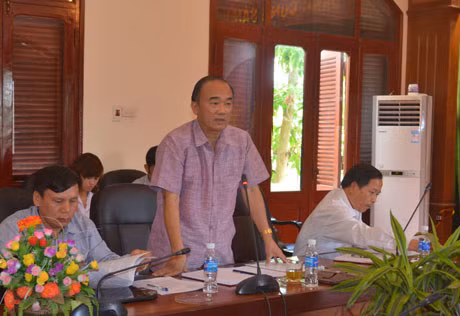 Đồng chí Bùi Đức Phúc, Phó ban Nội chính Tỉnh ủy phát biểu tại hội nghị
