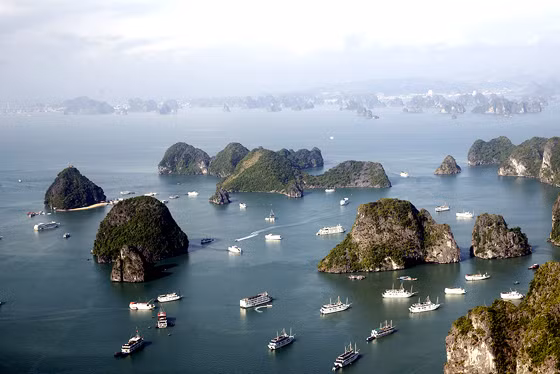 Vẻ đẹp của Vịnh Hạ Long nhìn từ máy bay trực thăng. Ảnh: Khánh Giang