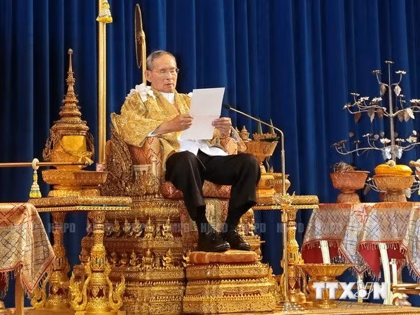 Nhà Vua Thái Lan Bhumibol Adulyadej. (Nguồn: AFP/TTXVN)