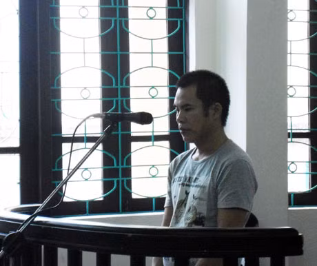 Đối tượng Lương Sơn Bá trước vành móng ngựa