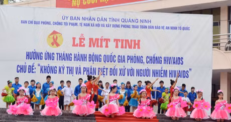 Mở đầu Lễ mít tinh là các tiết mục văn nghệ do Tỉnh Đoàn tổ chức.