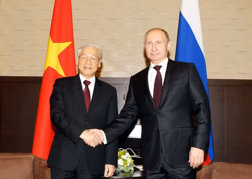 Tổng thống Liên bang Nga Vladimir Putin đón Tổng Bí thư Nguyễn Phú Trọng.
