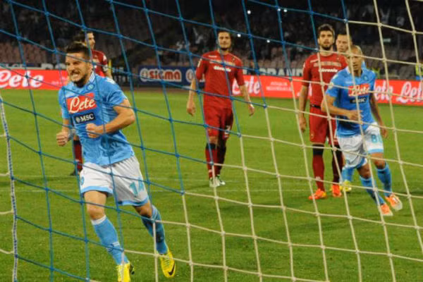 Napoli mất điểm dù dẫn trước 2 bàn trước Cagliari