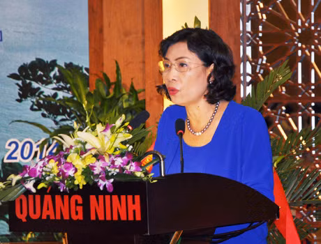 Đồng chí Đặng Thị Bích Liên, Thứ trưởng Bộ Văn hóa, Thể thao và Du lịch phát hiểu tại hội thảo.