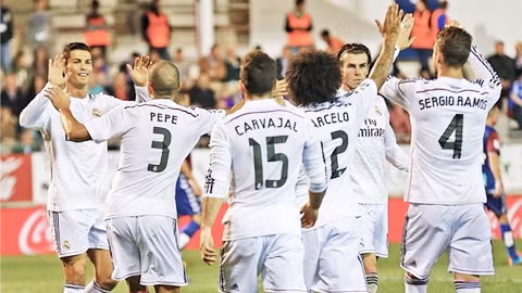Real vừa hạ gục Eibar 4-0, qua đó xây chắc ngôi đầu La Liga