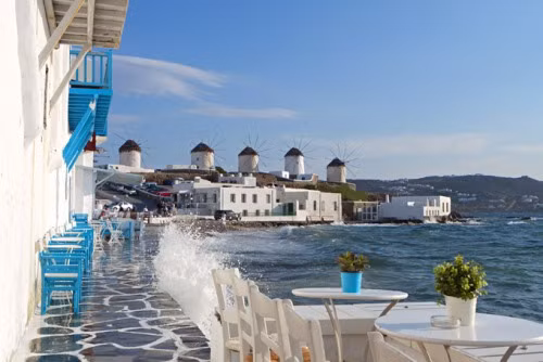 Đảo Mykonos là điểm du lịch ưa thích của nhiều người nổi tiếng thế giới.
