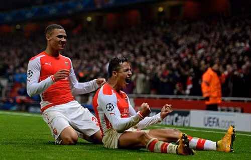 Arsenal giành vé vào vòng trong