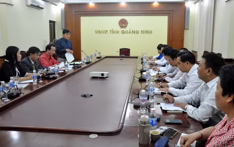 Lãnh đạo Sở Kế hoạch và Đầu tư thông tin tình hình kinh tế- xã hội của tỉnh Quảng Ninh