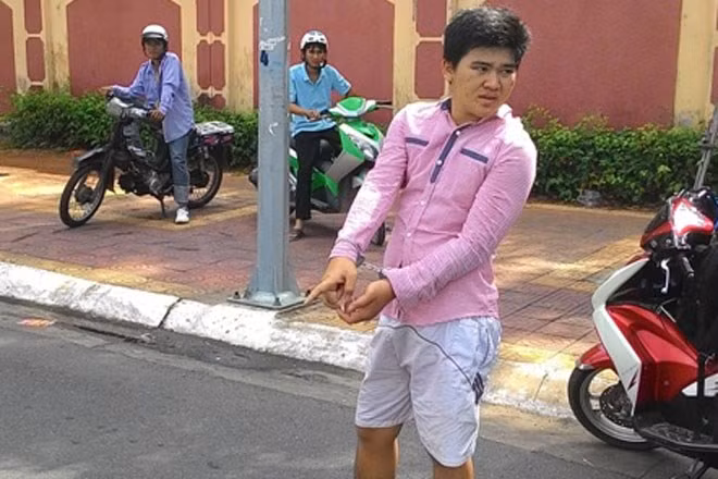 Đối tượng Nhí chỉ hiện trường gây án.