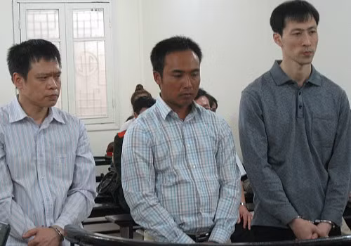 Các bị cáo tại toà.